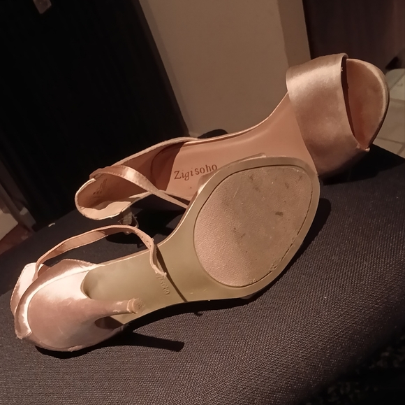 Gold satin heels with ankle strap - Picture 6 of 6